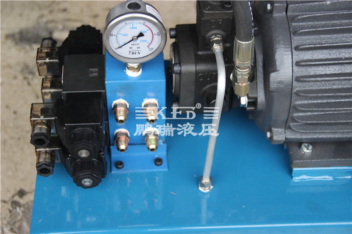 普通牽引機(jī)液壓站 普通牽引機(jī)液壓站